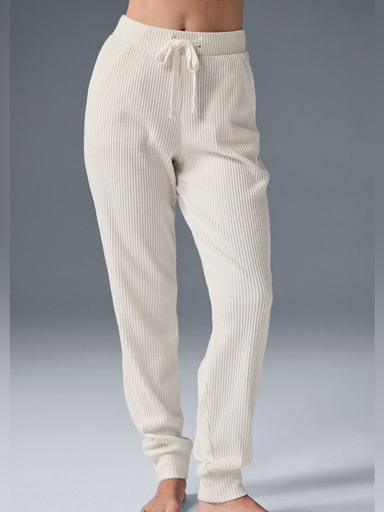 ALO Yoga Pants - ALO Yoga Muse Sweatpants in Ivory